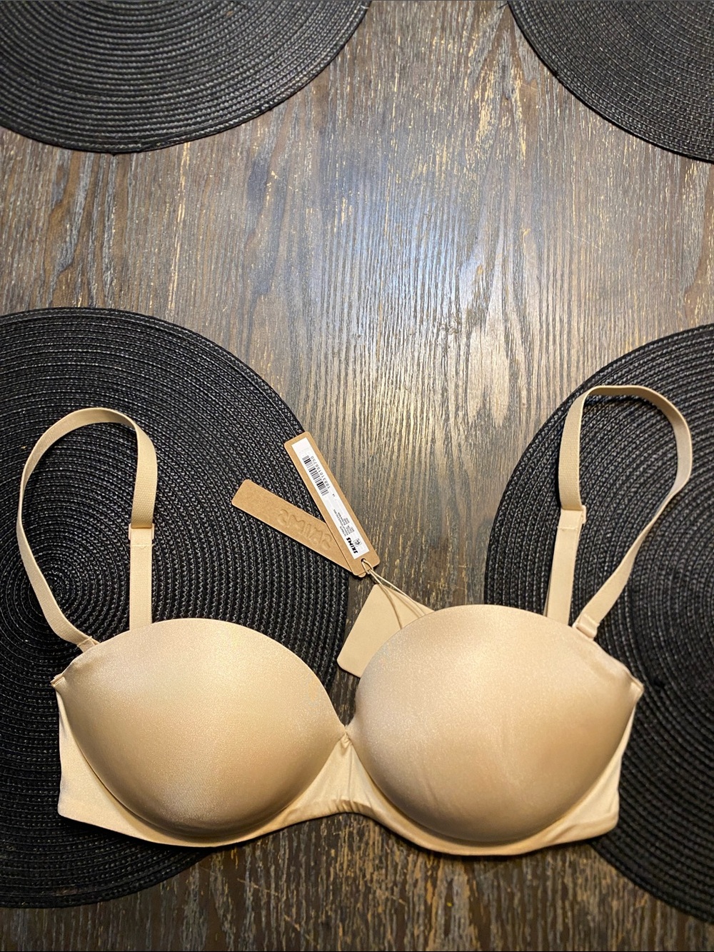 SKIMS ultimate push up strapless sand 32DD Bra NWT creases in pad
